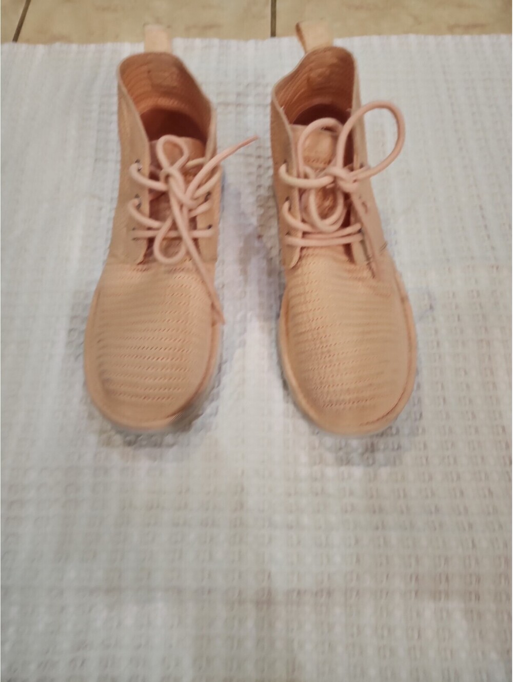 UGG Neumel Breeze Size 10 S/N 1124957 Vietnam